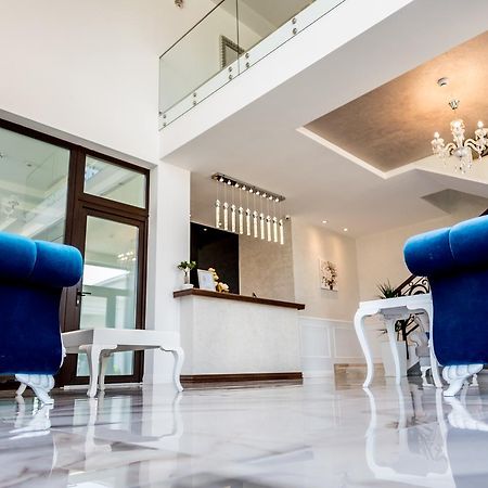 J'Adore Boutique Hotel Лугож Екстериор снимка