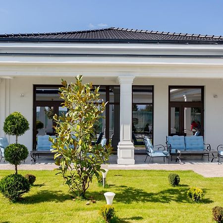 J'Adore Boutique Hotel Лугож Екстериор снимка