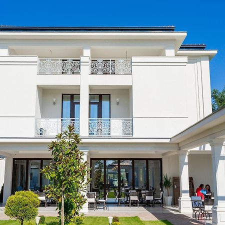 J'Adore Boutique Hotel Лугож Екстериор снимка