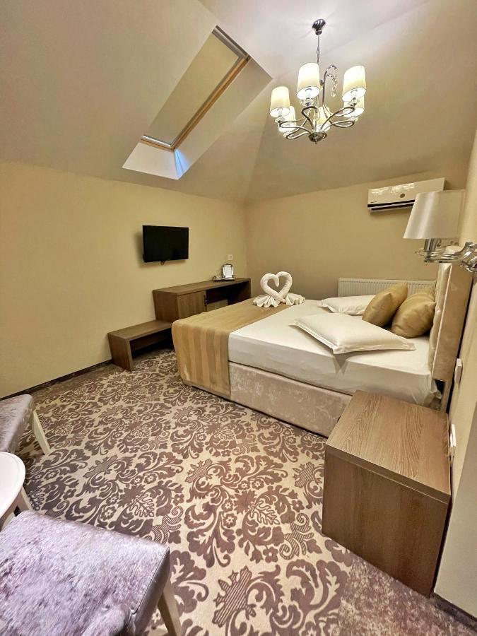 J'Adore Boutique Hotel Лугож Екстериор снимка