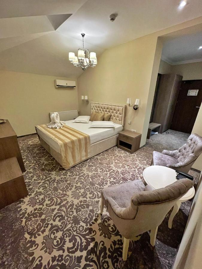 J'Adore Boutique Hotel Лугож Екстериор снимка