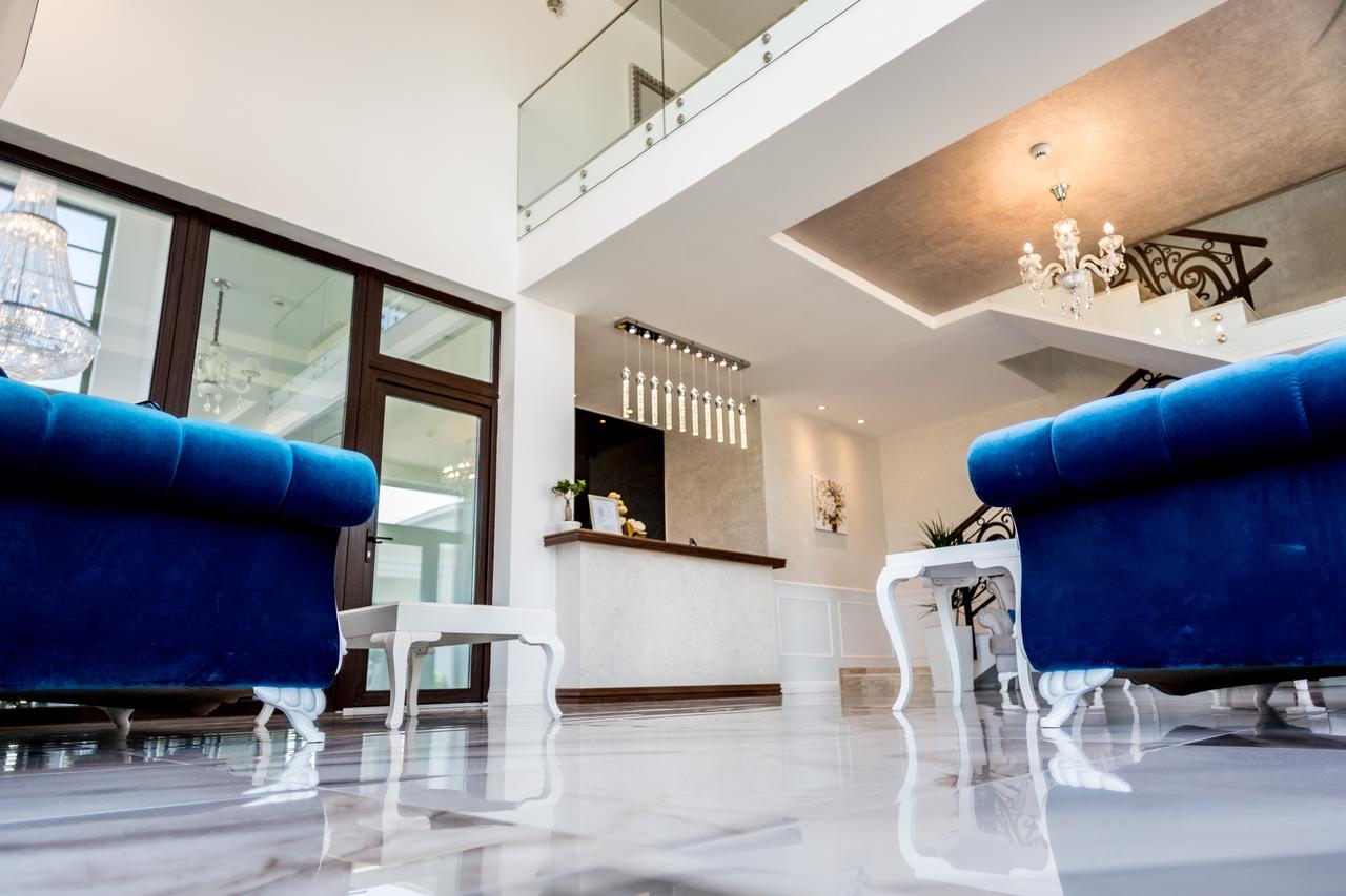 J'Adore Boutique Hotel Лугож Екстериор снимка