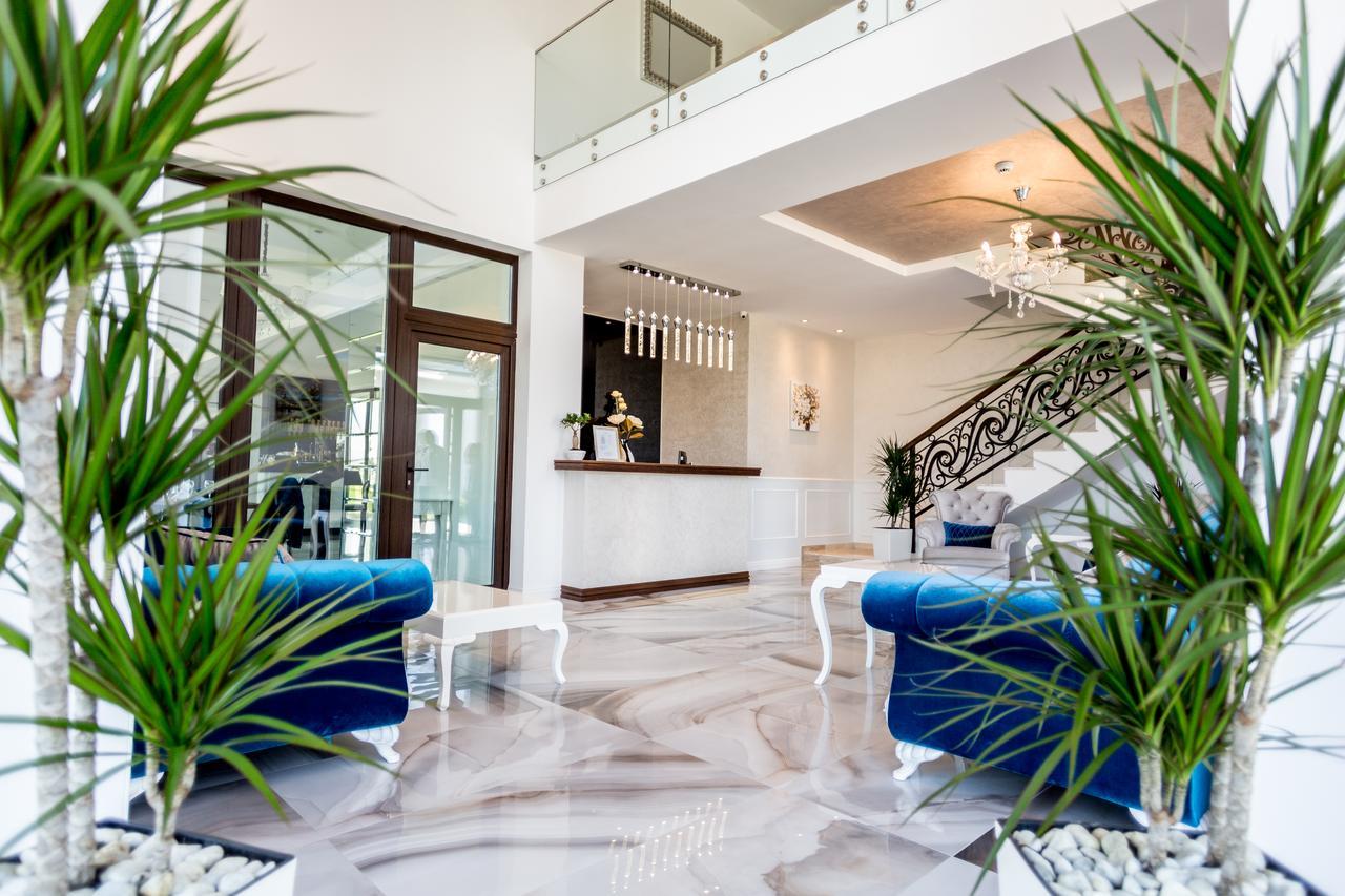 J'Adore Boutique Hotel Лугож Екстериор снимка