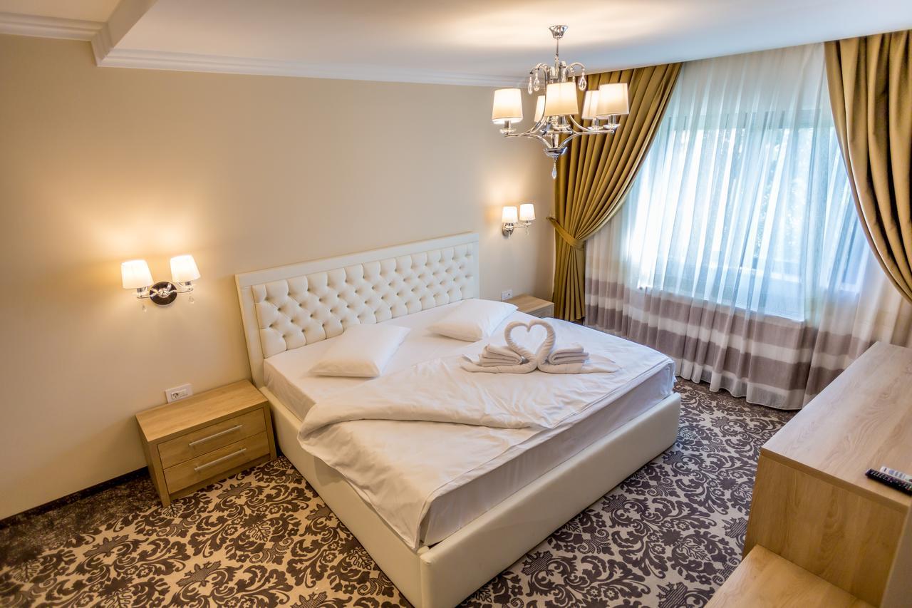 J'Adore Boutique Hotel Лугож Екстериор снимка