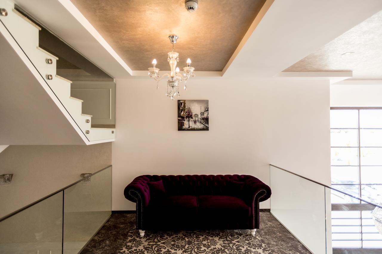 J'Adore Boutique Hotel Лугож Екстериор снимка