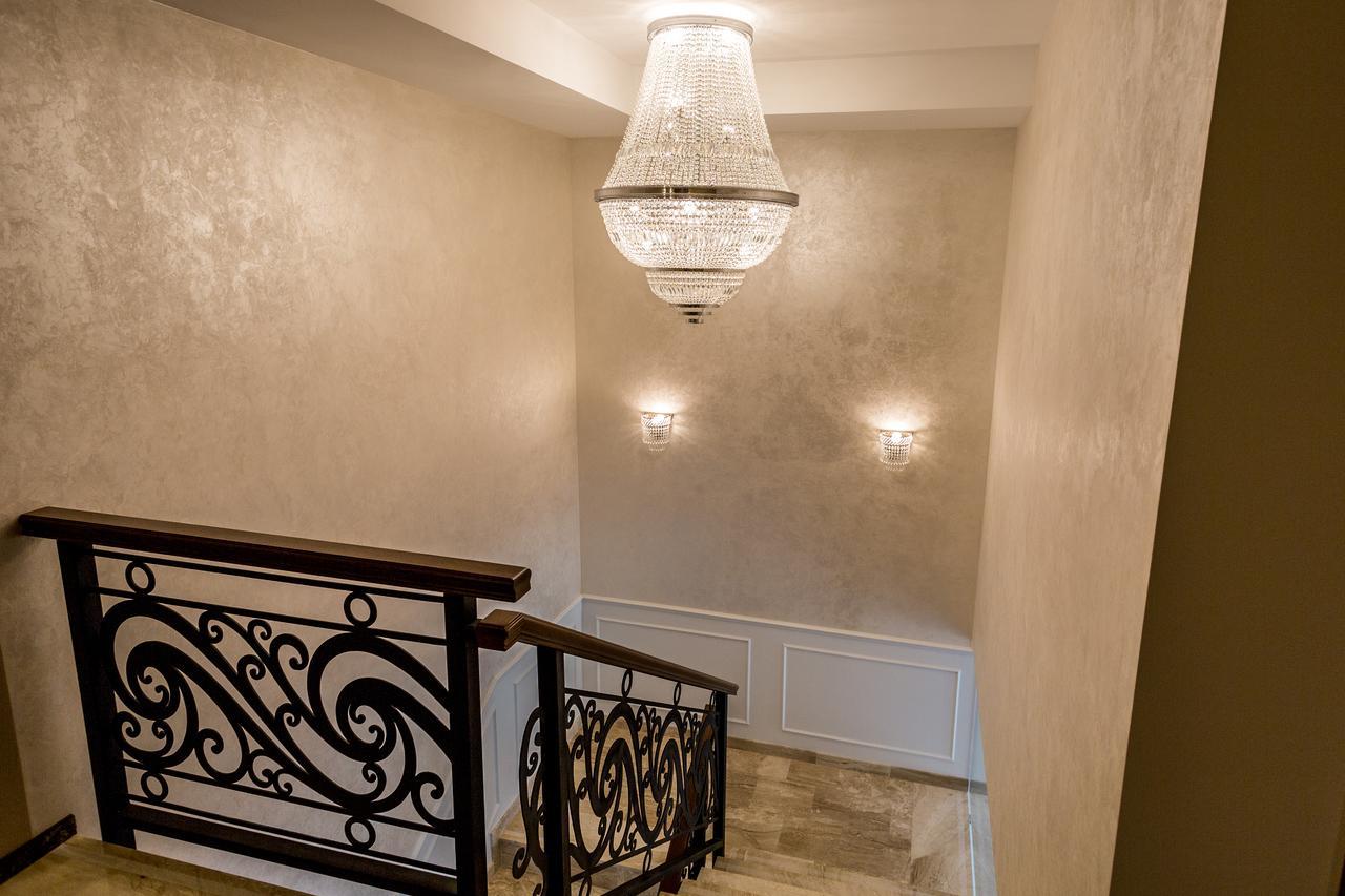 J'Adore Boutique Hotel Лугож Екстериор снимка