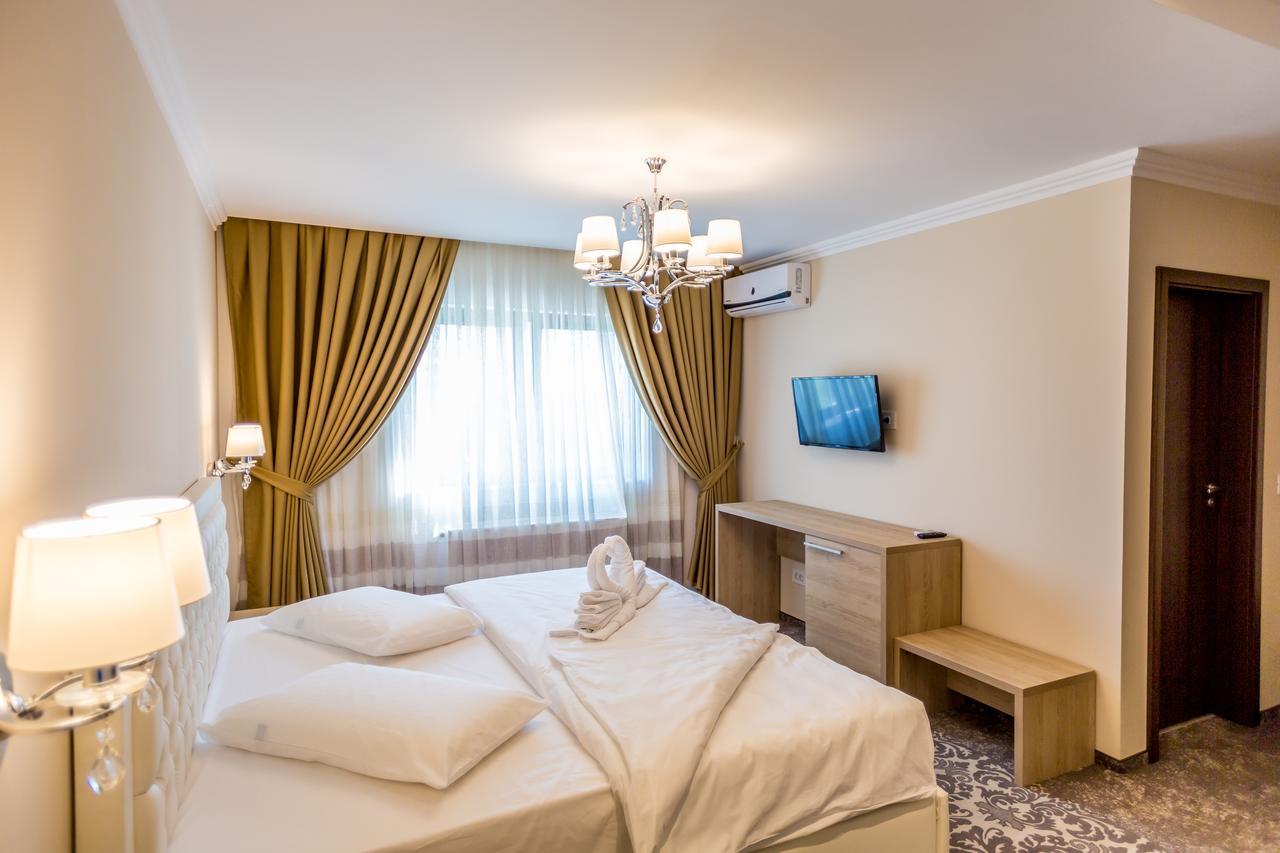 J'Adore Boutique Hotel Лугож Екстериор снимка