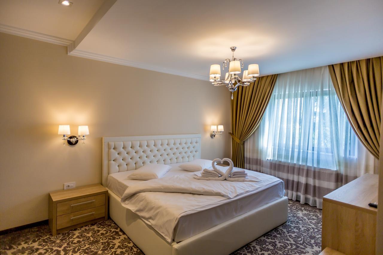 J'Adore Boutique Hotel Лугож Екстериор снимка
