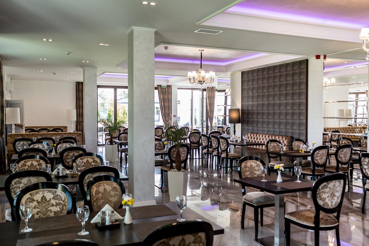 J'Adore Boutique Hotel Лугож Екстериор снимка