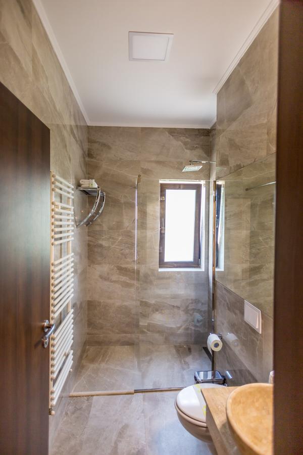J'Adore Boutique Hotel Лугож Екстериор снимка