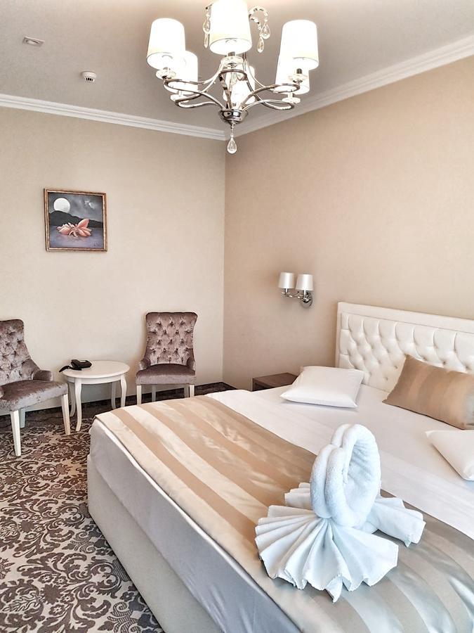 J'Adore Boutique Hotel Лугож Екстериор снимка