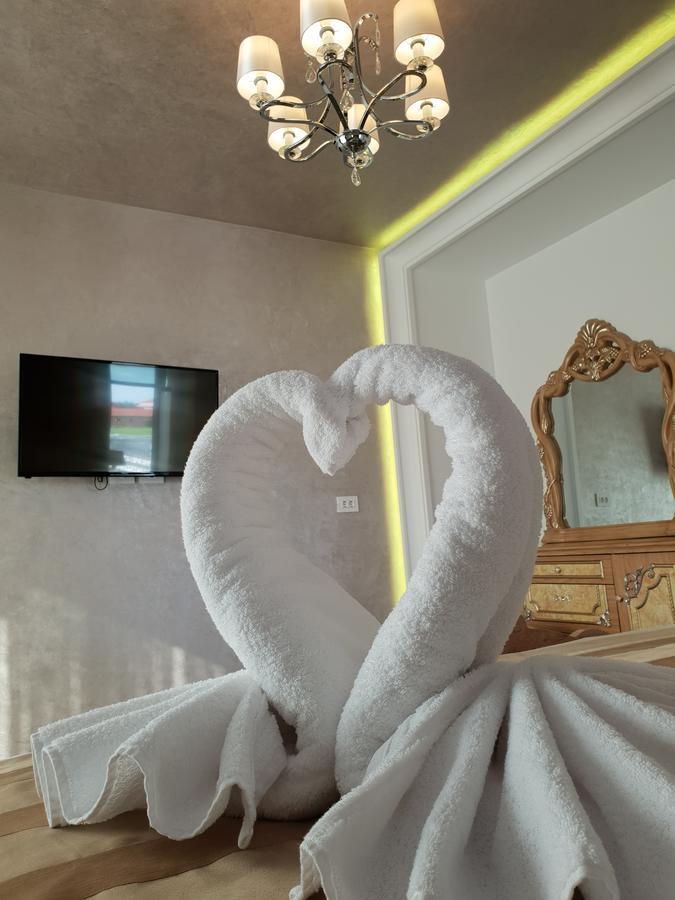 J'Adore Boutique Hotel Лугож Екстериор снимка
