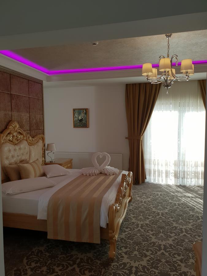J'Adore Boutique Hotel Лугож Екстериор снимка