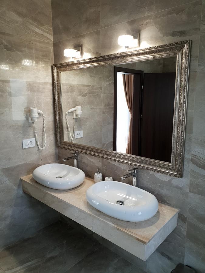 J'Adore Boutique Hotel Лугож Екстериор снимка